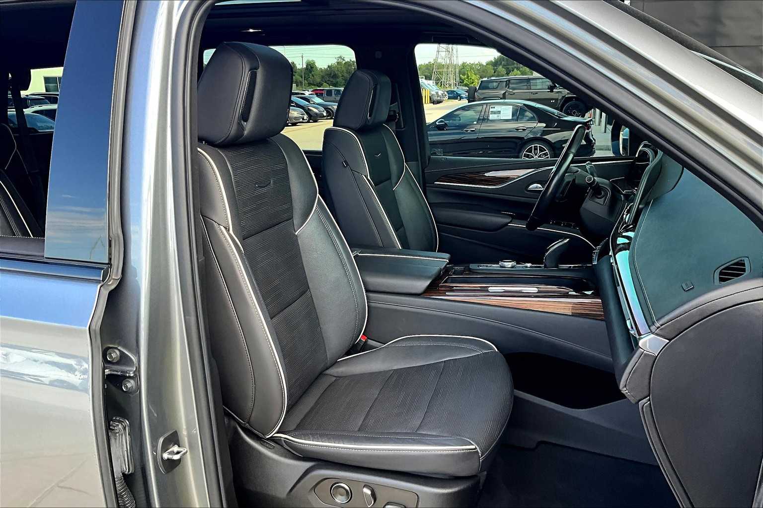 2021 Cadillac Escalade Premium Luxury photo 5