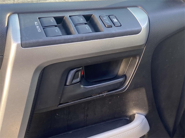 2011 Toyota 4Runner SR5 photo 13