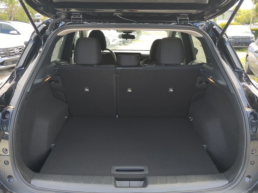 2025 Nissan Kicks SV photo 12