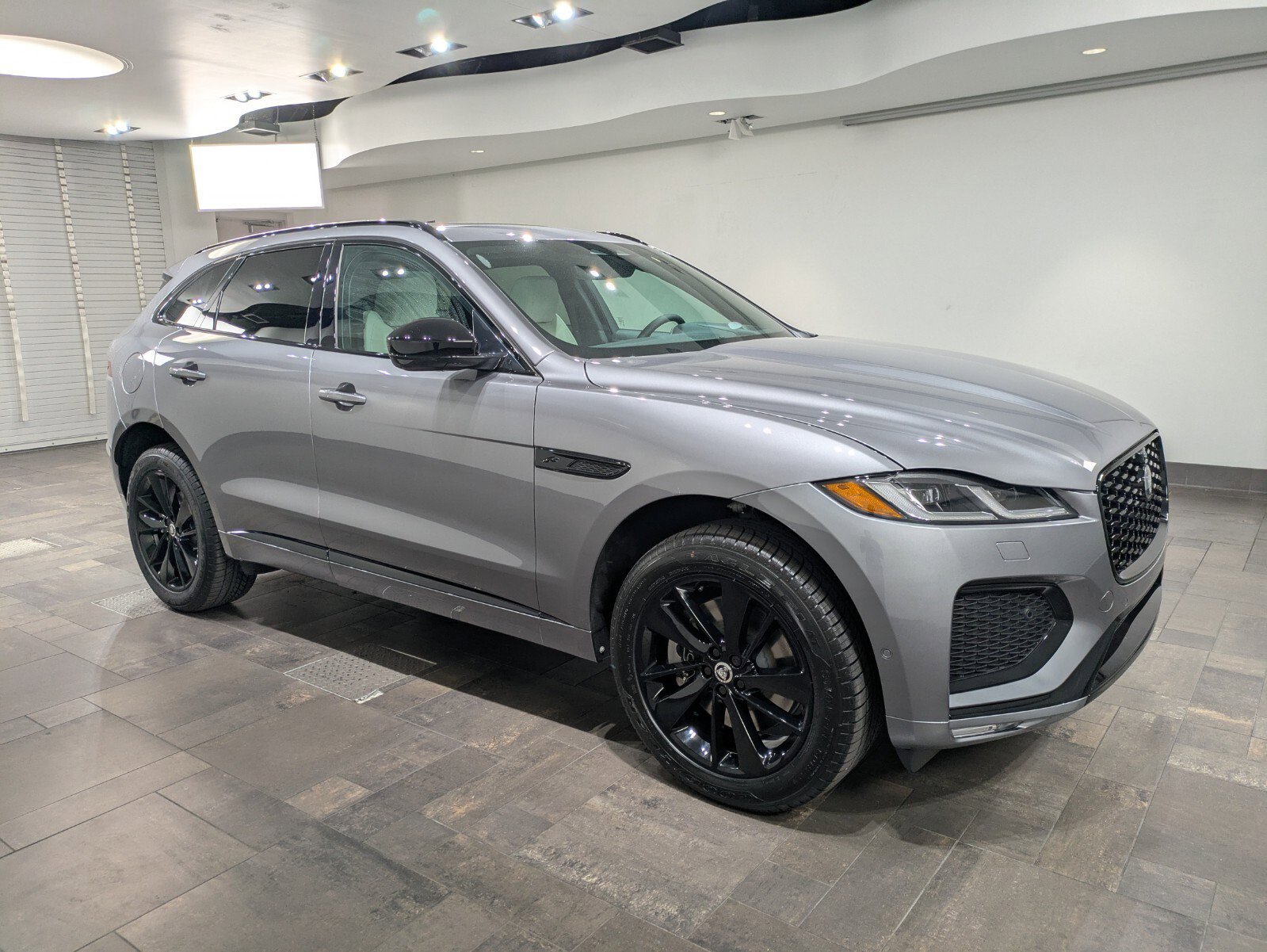 2026 Jaguar F-PACE P250 R-Dynamic S photo 24