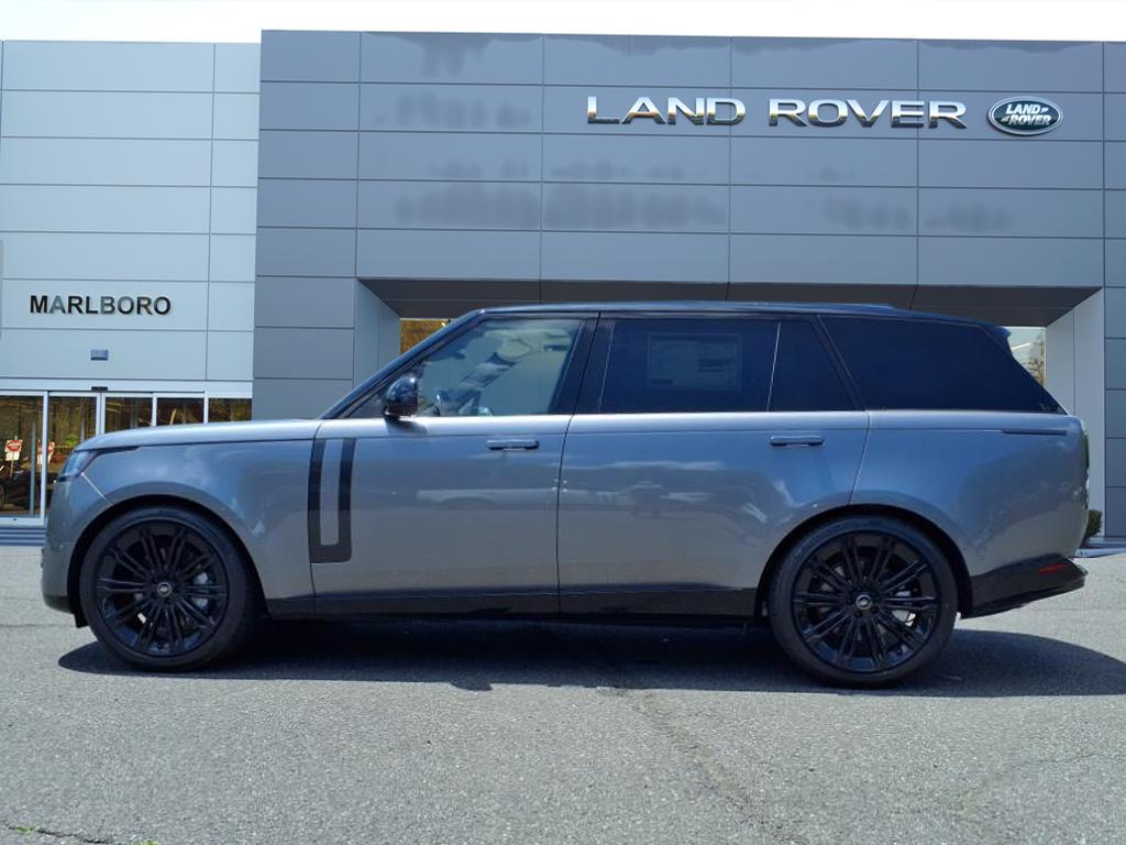 2025 Land Rover Range Rover SE photo 6
