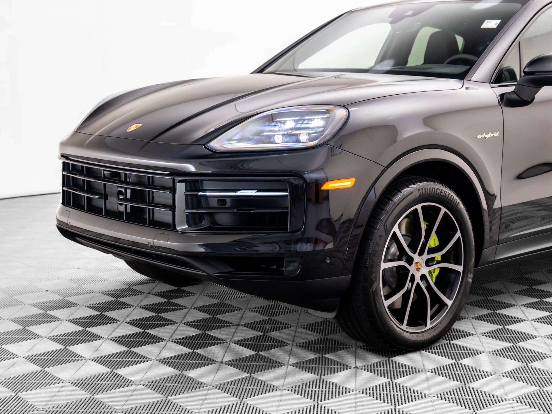 2025 Porsche Cayenne E-Hybrid Coupe photo 28