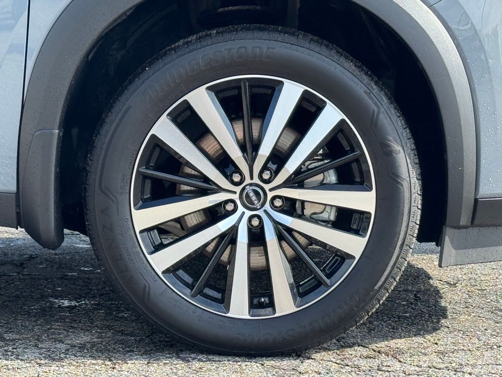 2024 Nissan Pathfinder Platinum photo 3