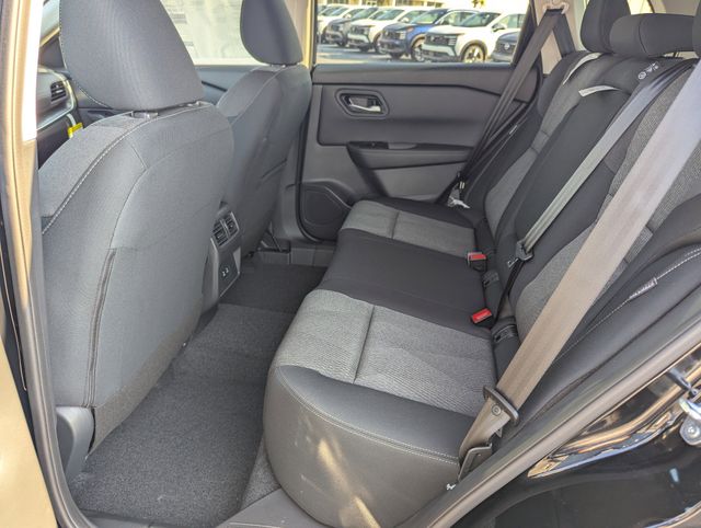 2026 Nissan Rogue SV photo 13