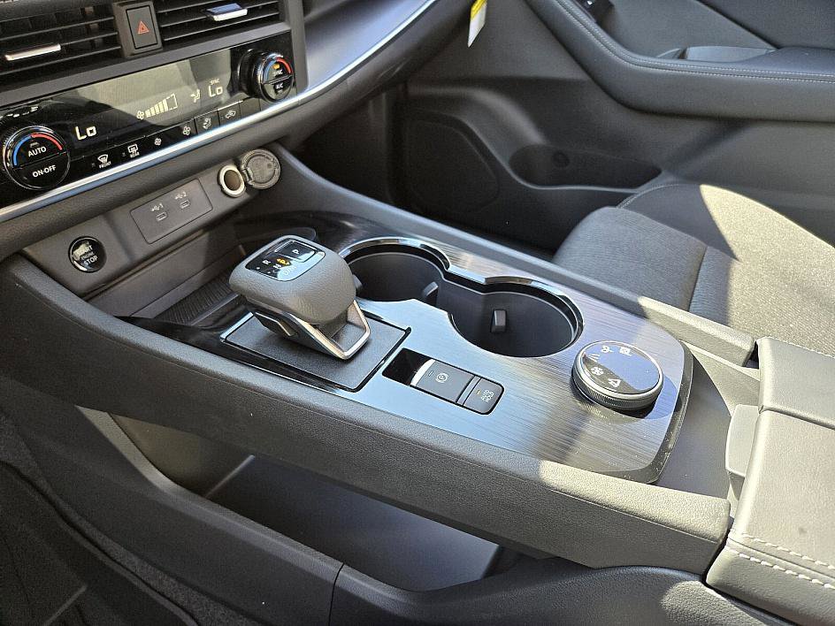 2026 Nissan Rogue SV photo 16