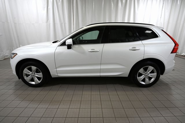 2022 Volvo XC60 B5 Momentum photo 9