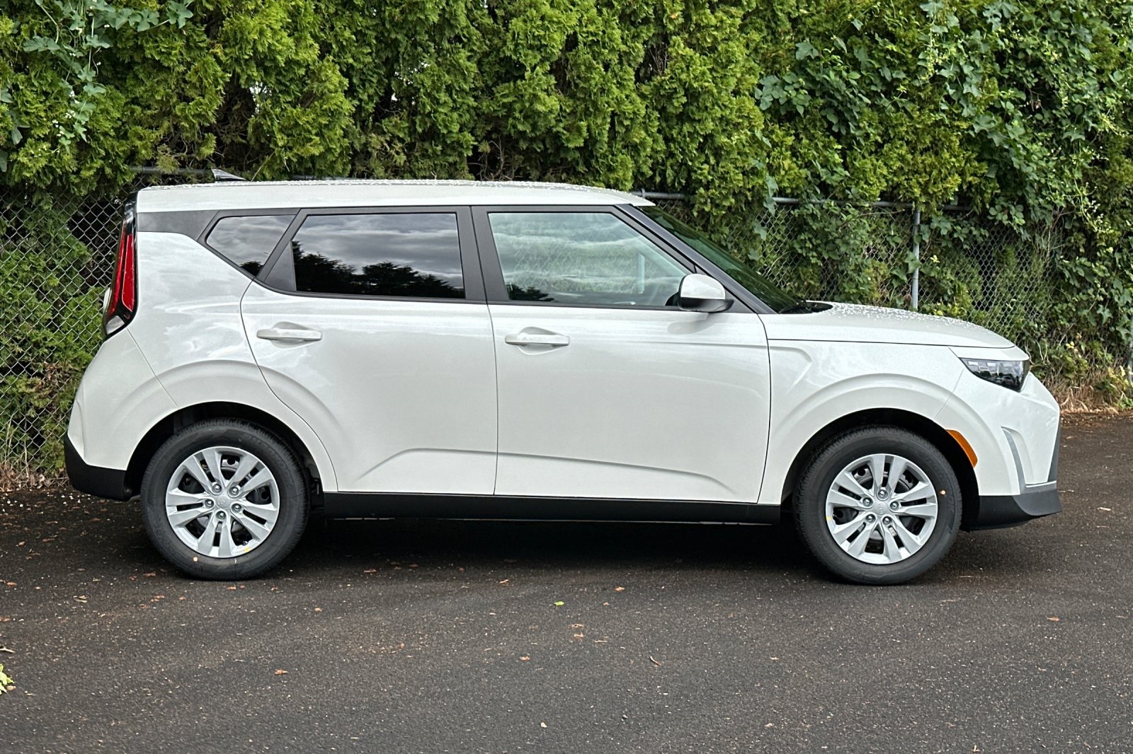 2025 Kia Soul LX photo 2