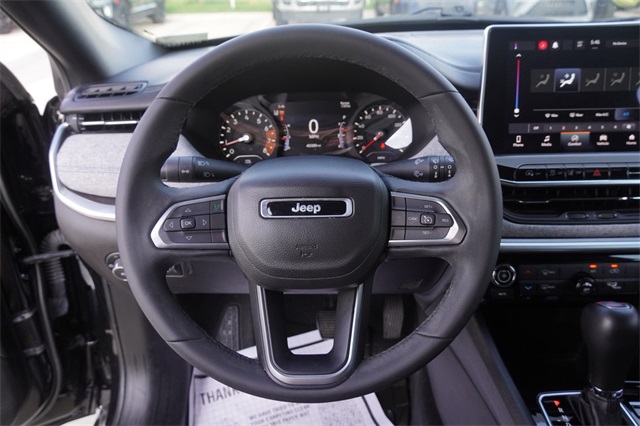 2023 Jeep Compass Latitude photo 24