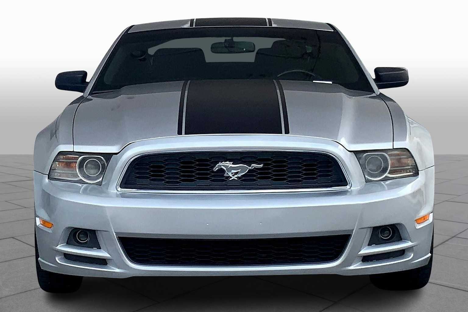 2014 Ford Mustang V6 photo 3