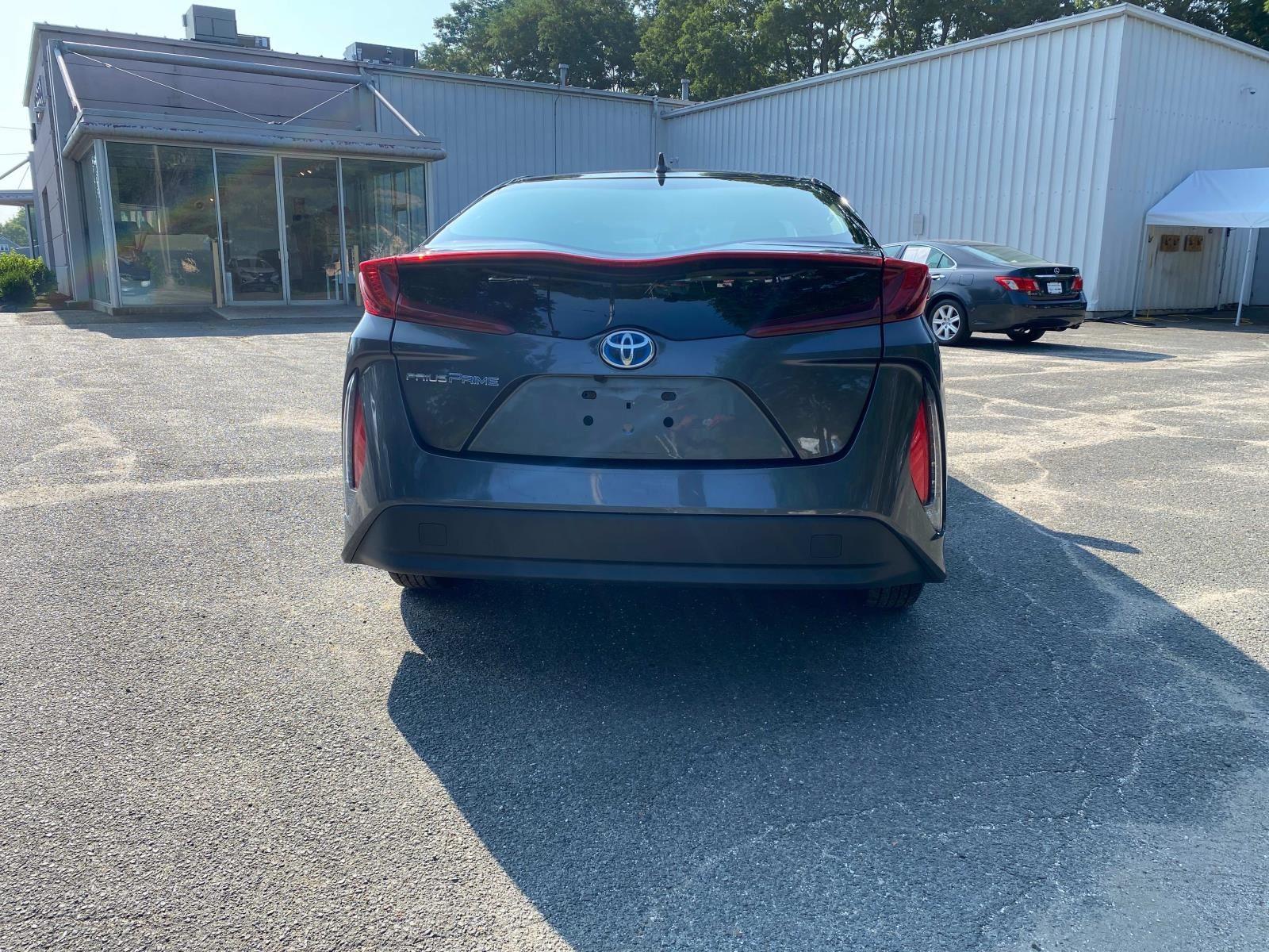 2017 Toyota Prius Prime Plus photo 4