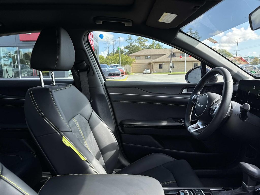 2025 Kia K5 GT photo 9