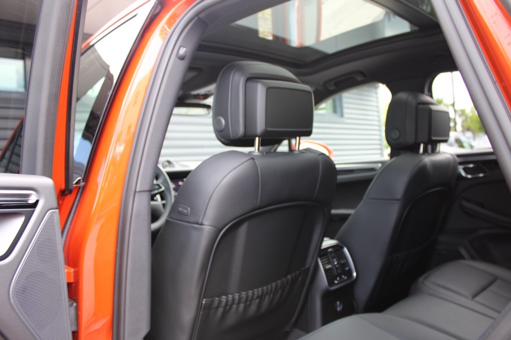 2024 Porsche Macan T photo 28