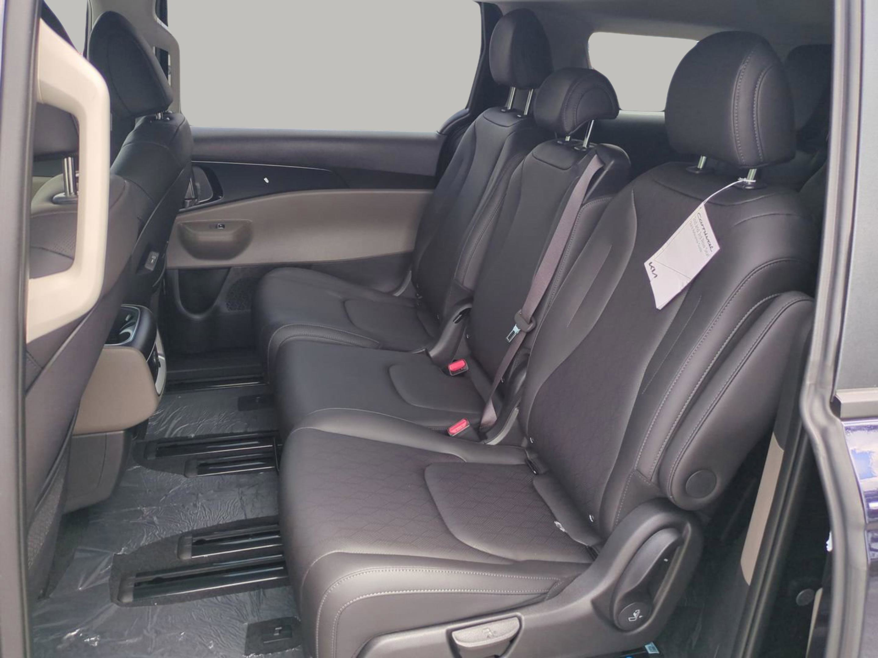 2026 Kia Carnival LXS photo 15