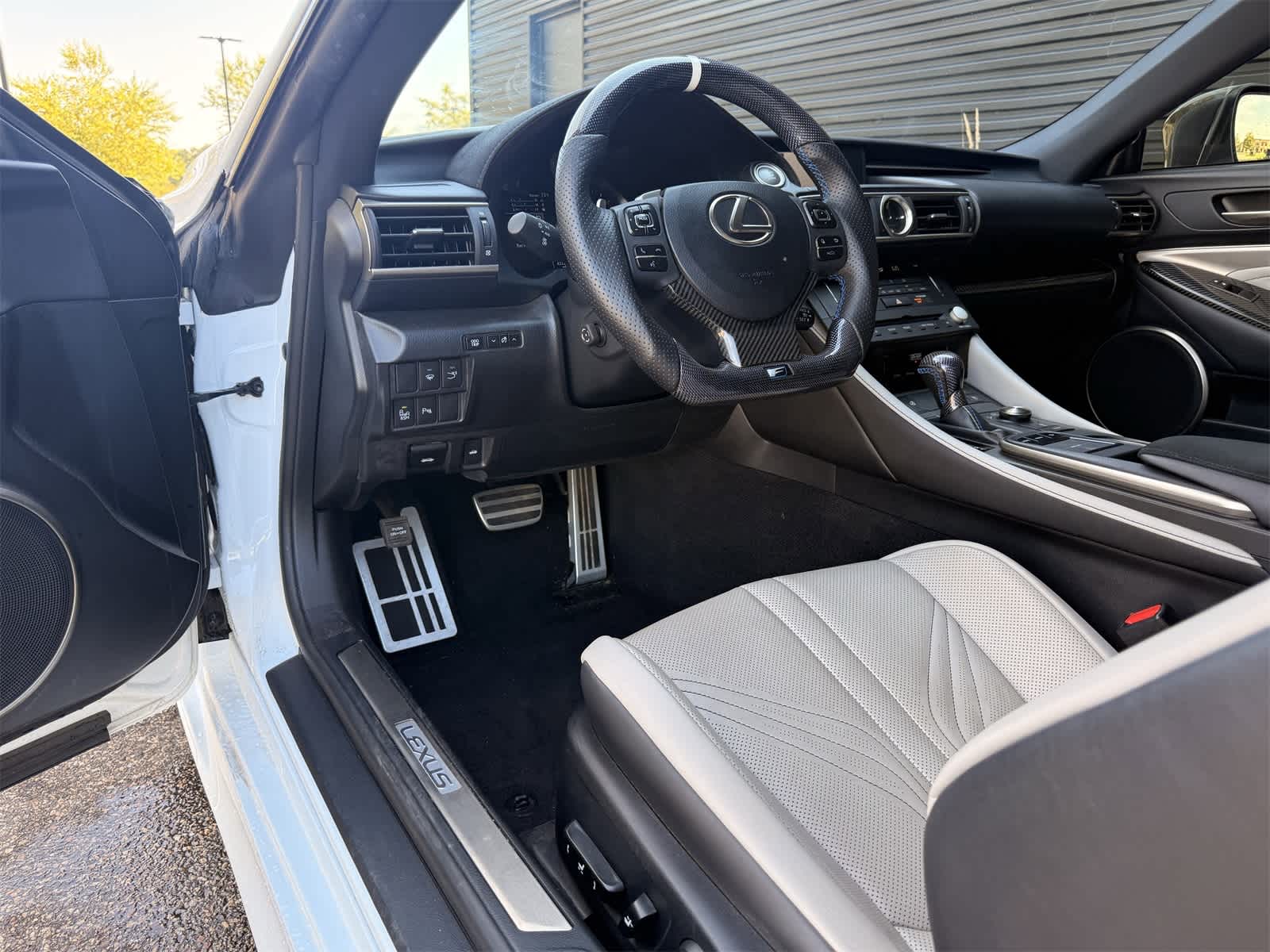 2016 Lexus RC F photo 3