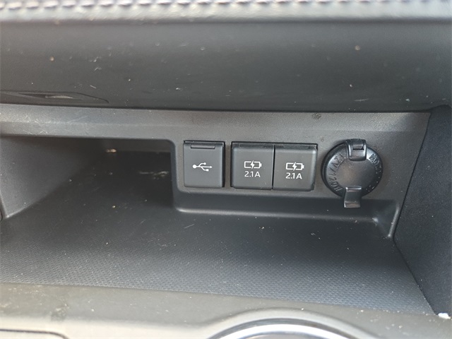 2021 Toyota Highlander L photo 19