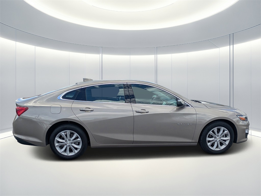 2024 Chevrolet Malibu 1LT photo 2