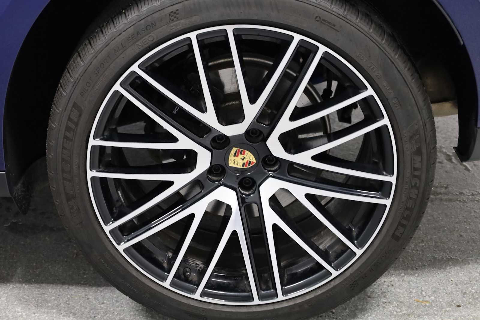 2024 Porsche Macan T photo 33