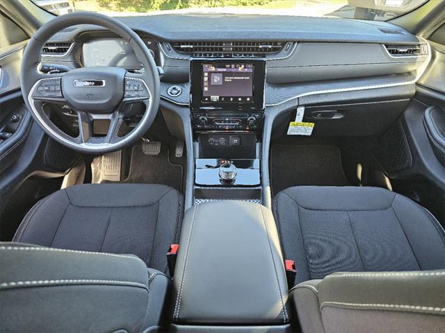 2025 Jeep Grand Cherokee Laredo X photo 6