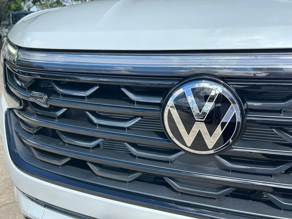 2026 Volkswagen Atlas Cross Sport SEL R-Line photo 9