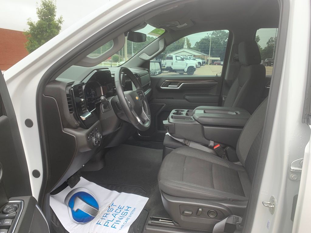 2024 Chevrolet Silverado 1500 LT photo 20