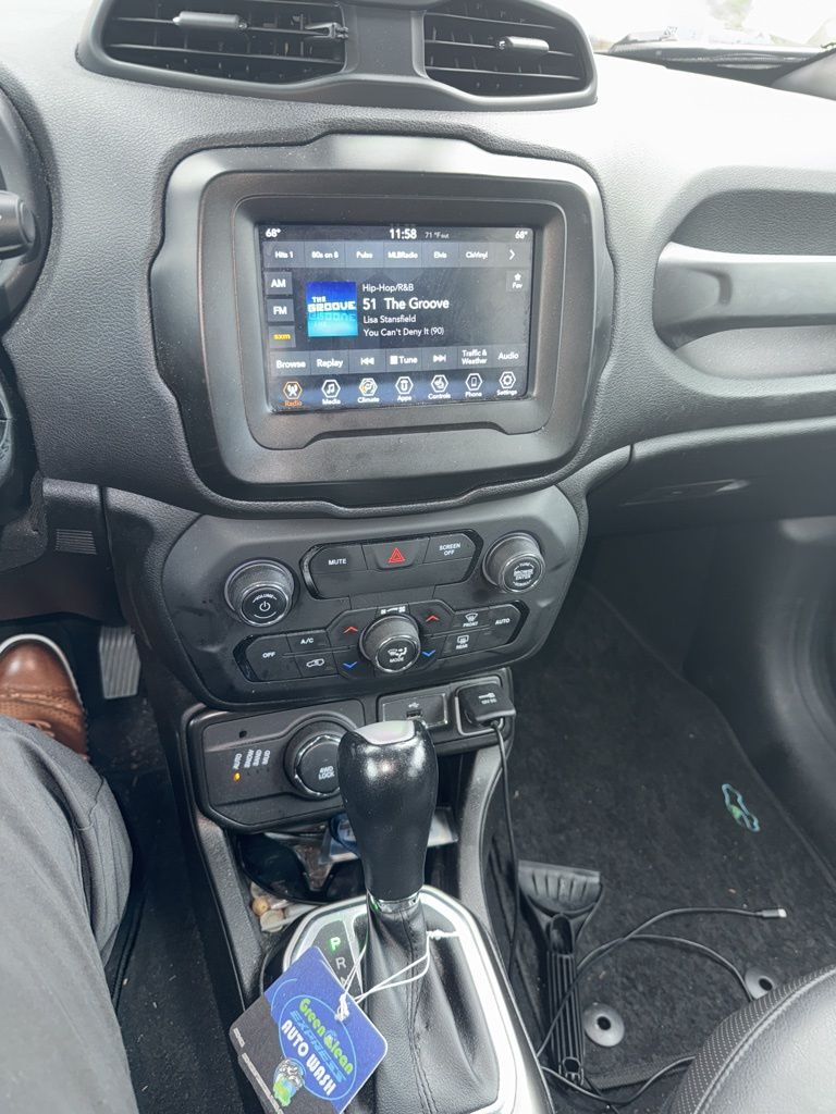 2020 Jeep Renegade Limited photo 3