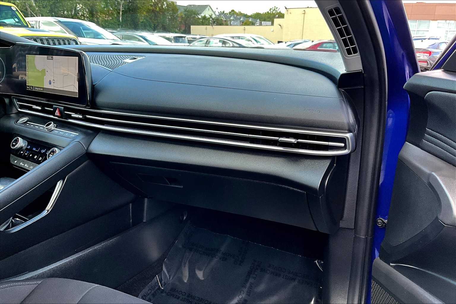 2024 Hyundai Elantra SEL Convenience photo 16