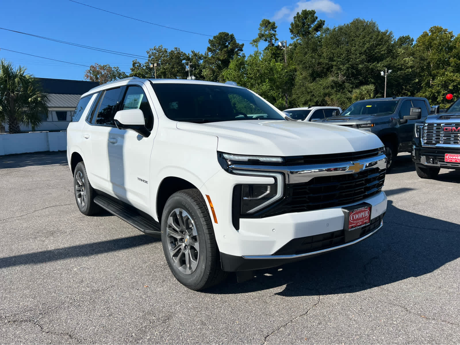 2025 Chevrolet Tahoe LS photo 2