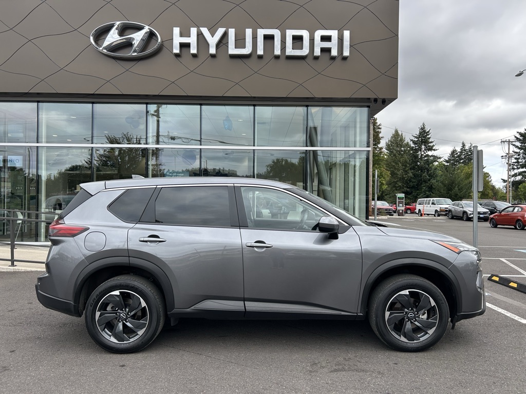 2024 Nissan Rogue SV photo 3