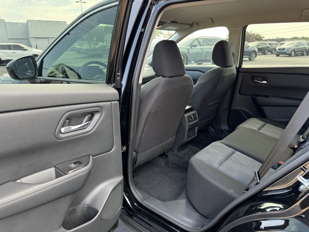 2024 Nissan Rogue SV photo 25