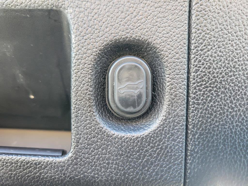 2017 CADILLAC ESCALADE ESV - Image 24