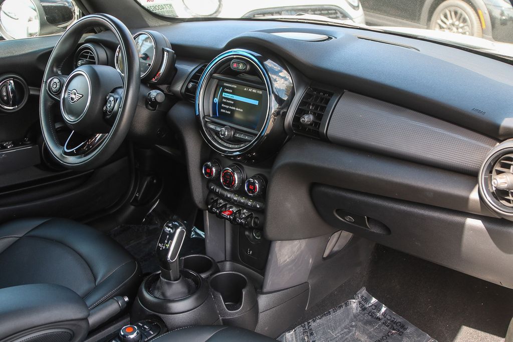 2021 Mini Cooper Signature Convertible photo 19