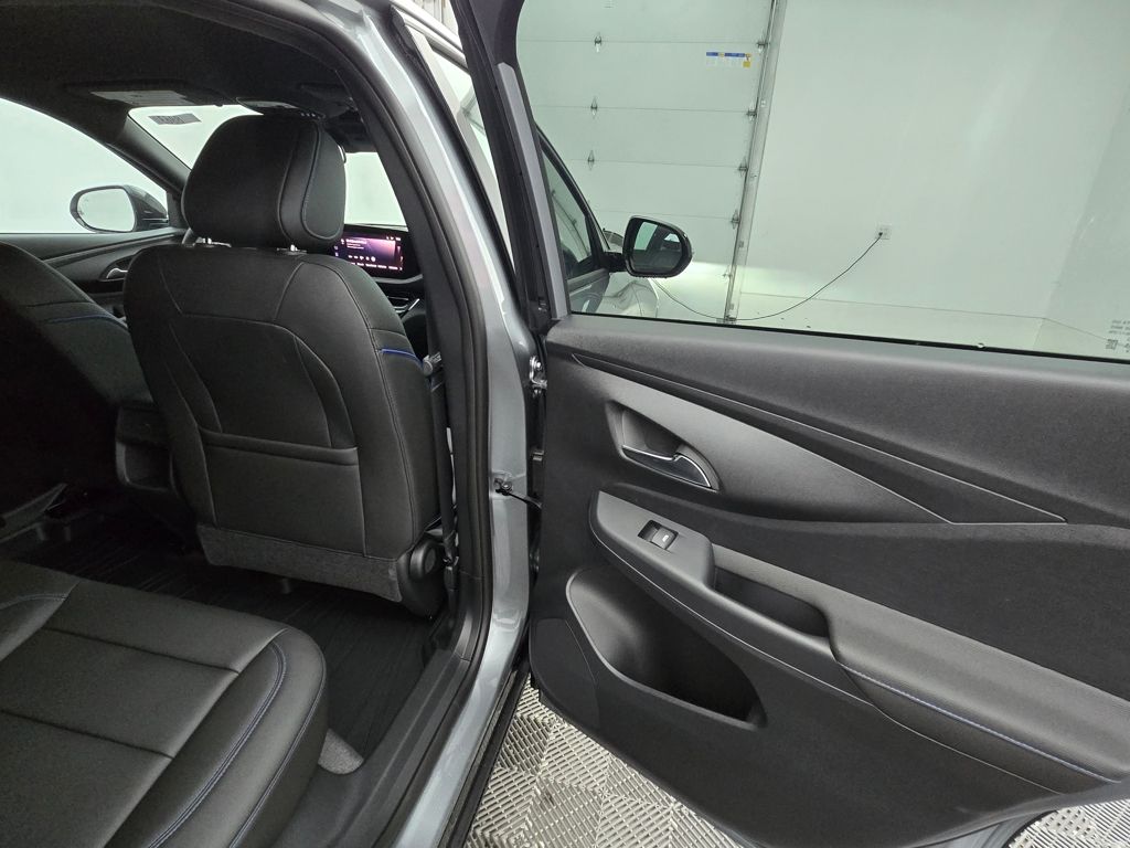 2025 Buick Envista ST photo 32