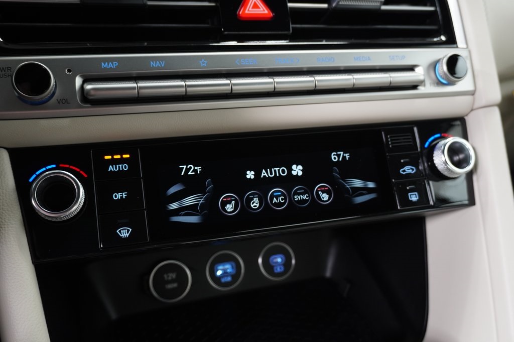 2026 Genesis G70 2.5T AWD photo 22