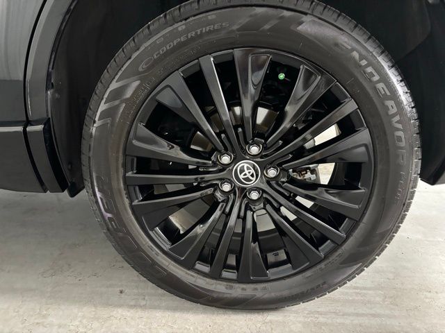 2023 Toyota Venza XLE photo 8