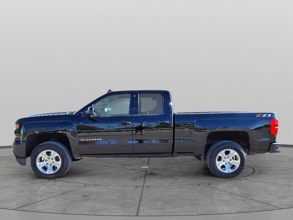 2019 Chevrolet Silverado 1500 LT photo 2