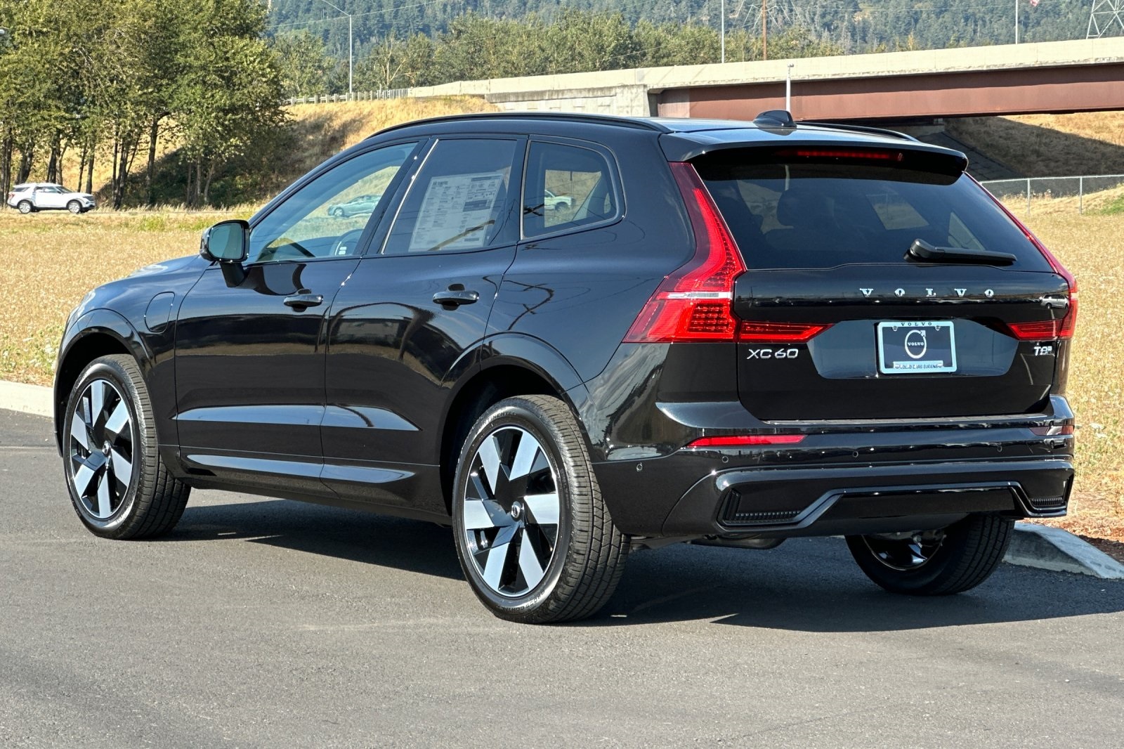 2025 Volvo XC60 Plus photo 3