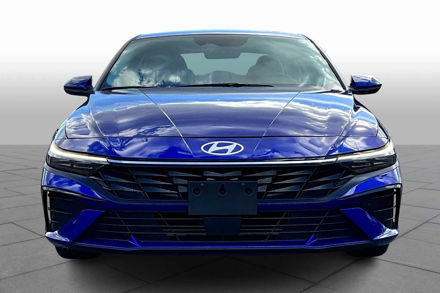 2024 Hyundai Elantra SEL Convenience photo 3