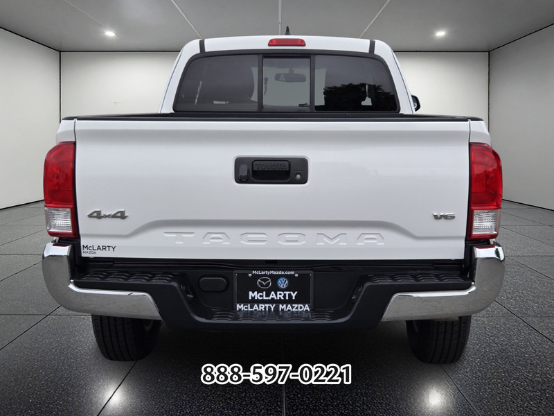 2017 Toyota Tacoma SR5 photo 4