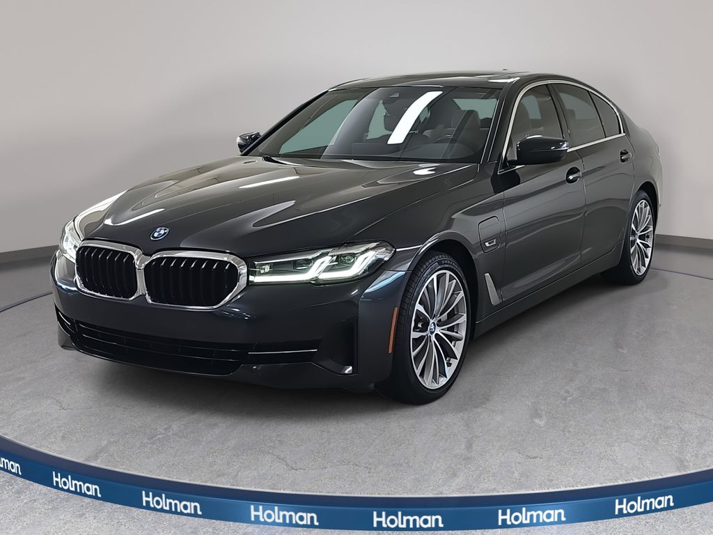 2022 BMW 5 Series 530e's photo