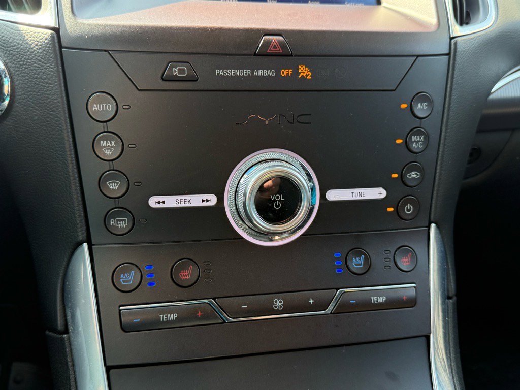 2020 Ford Edge Titanium photo 21