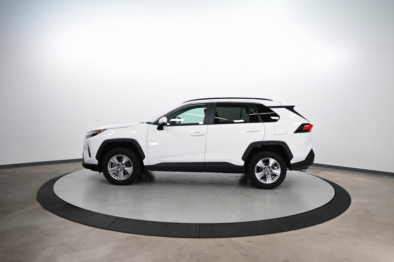 2023 Toyota RAV4 XLE photo 2