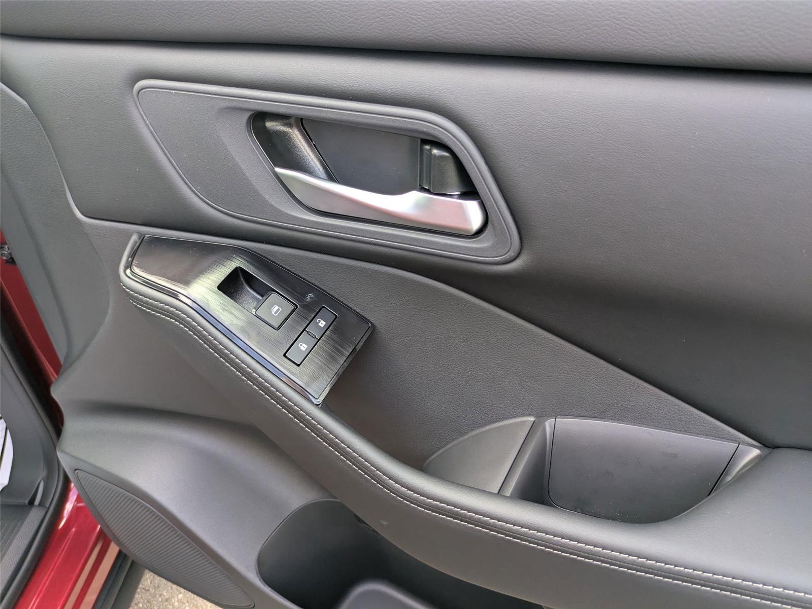 2026 Nissan Rogue SV photo 25