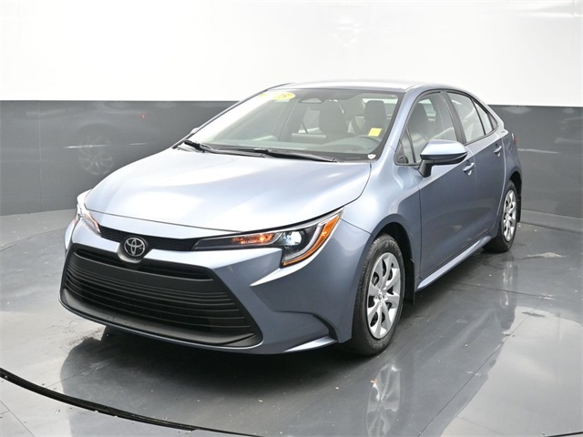 2025 Toyota Corolla LE photo 3