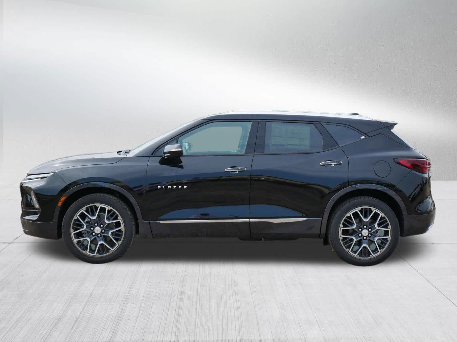 2025 Chevrolet Blazer Premier photo 2