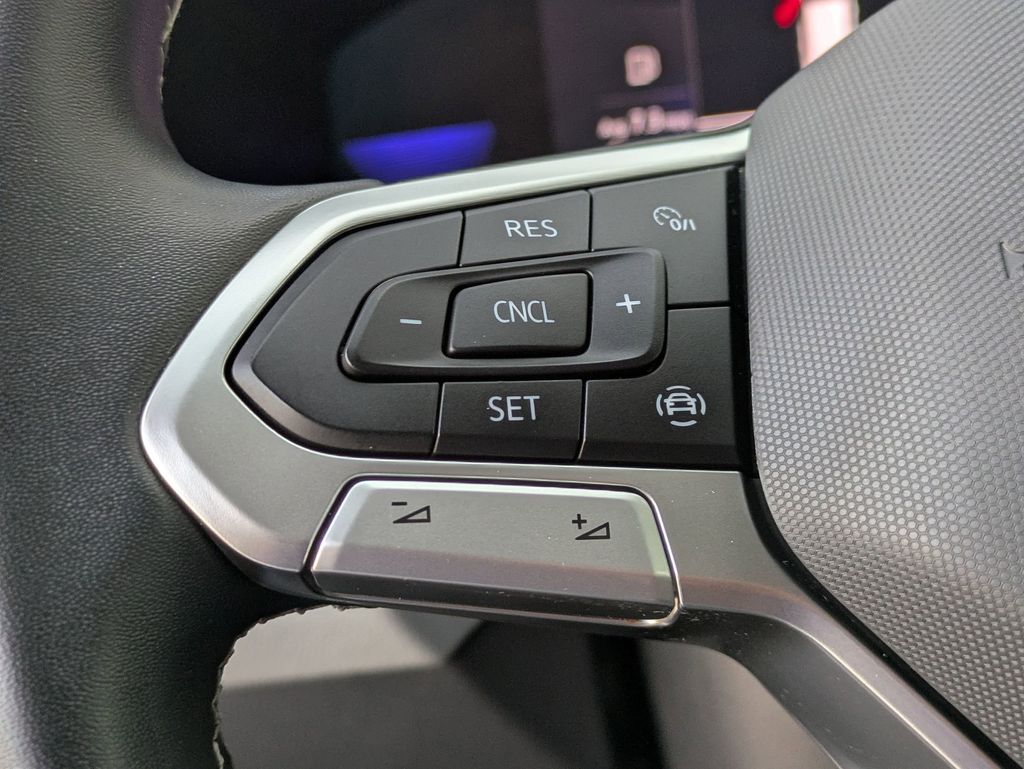 2022 Volkswagen Taos SE photo 12