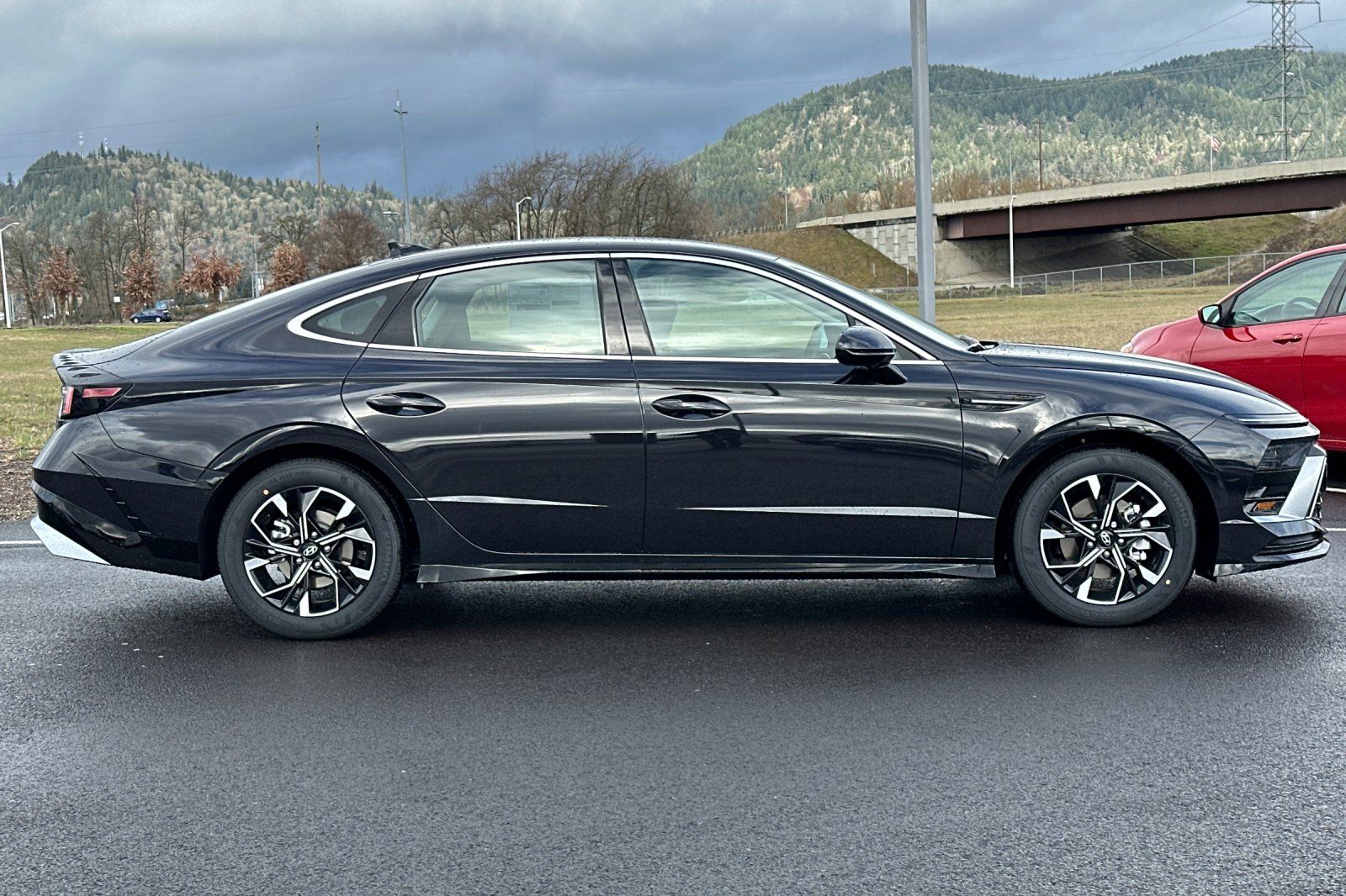 2025 Hyundai Sonata SEL photo 2