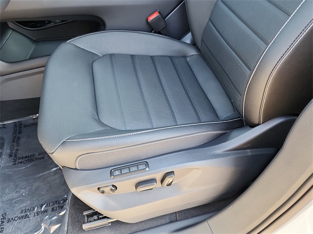 2025 Volkswagen Atlas Cross Sport SEL R-Line photo 13