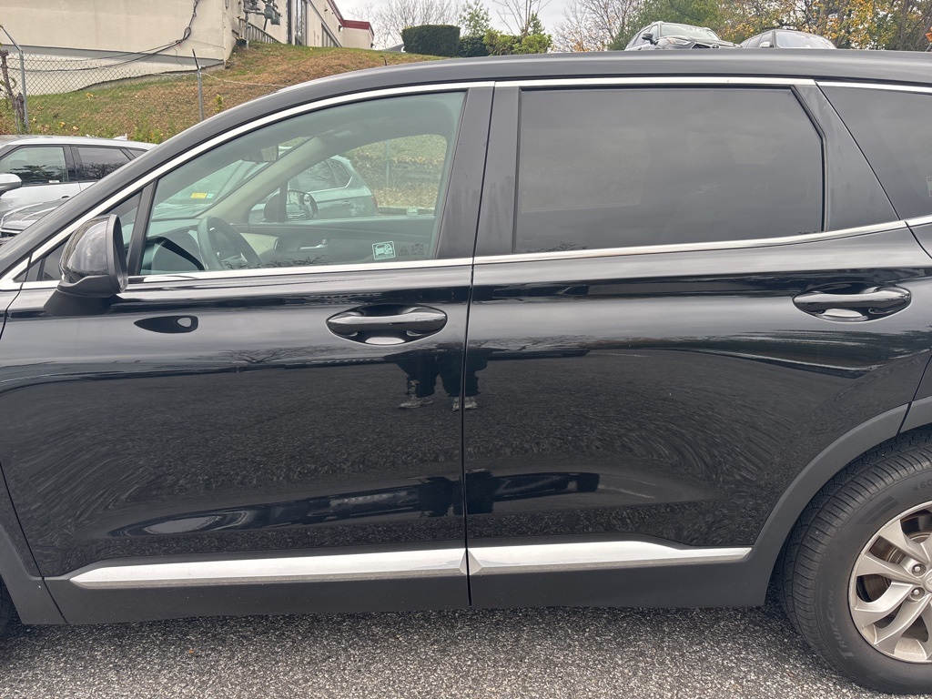 2020 Hyundai Santa Fe SE photo 2