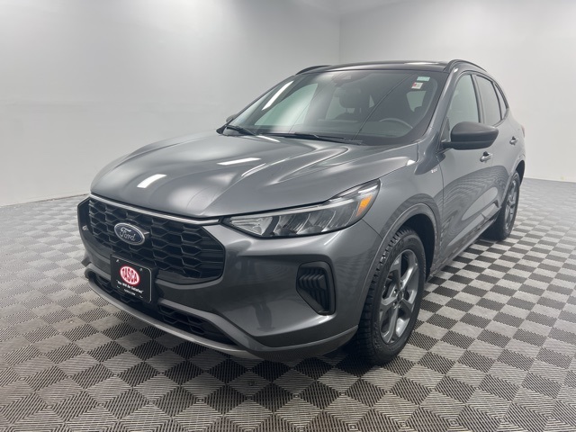 2023 Ford Escape ST-Line photo 2