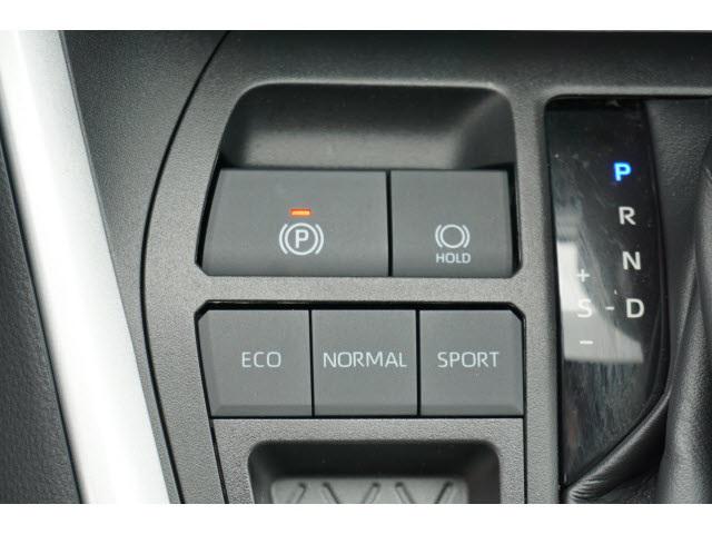 2021 Toyota RAV4 XLE photo 3